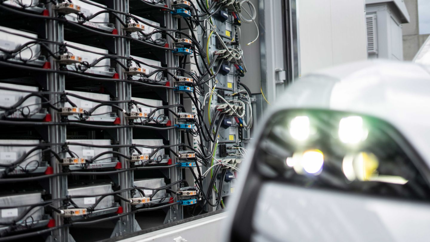 Porsche kullanılmış bataryalara ikinci bir hayat verdi!