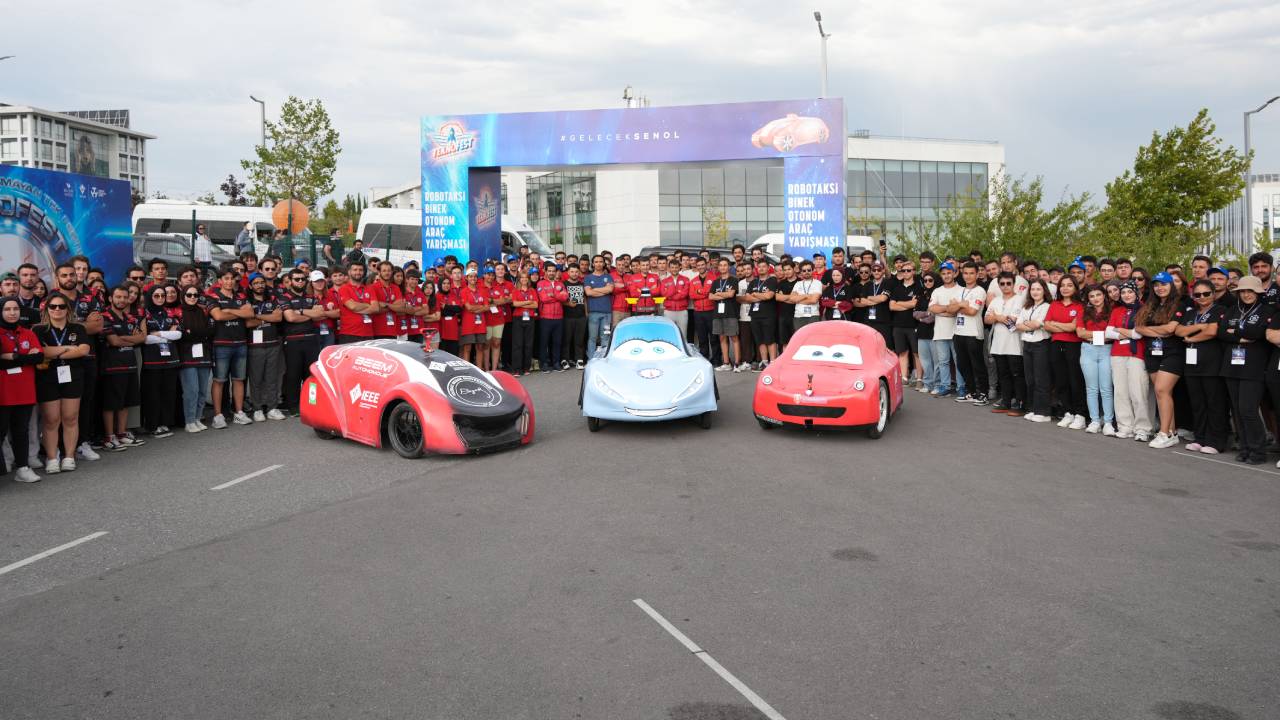TEKNOFEST Robotaksi Binek Otonom Araç Yarışması finalinde nefesler tutuldu!