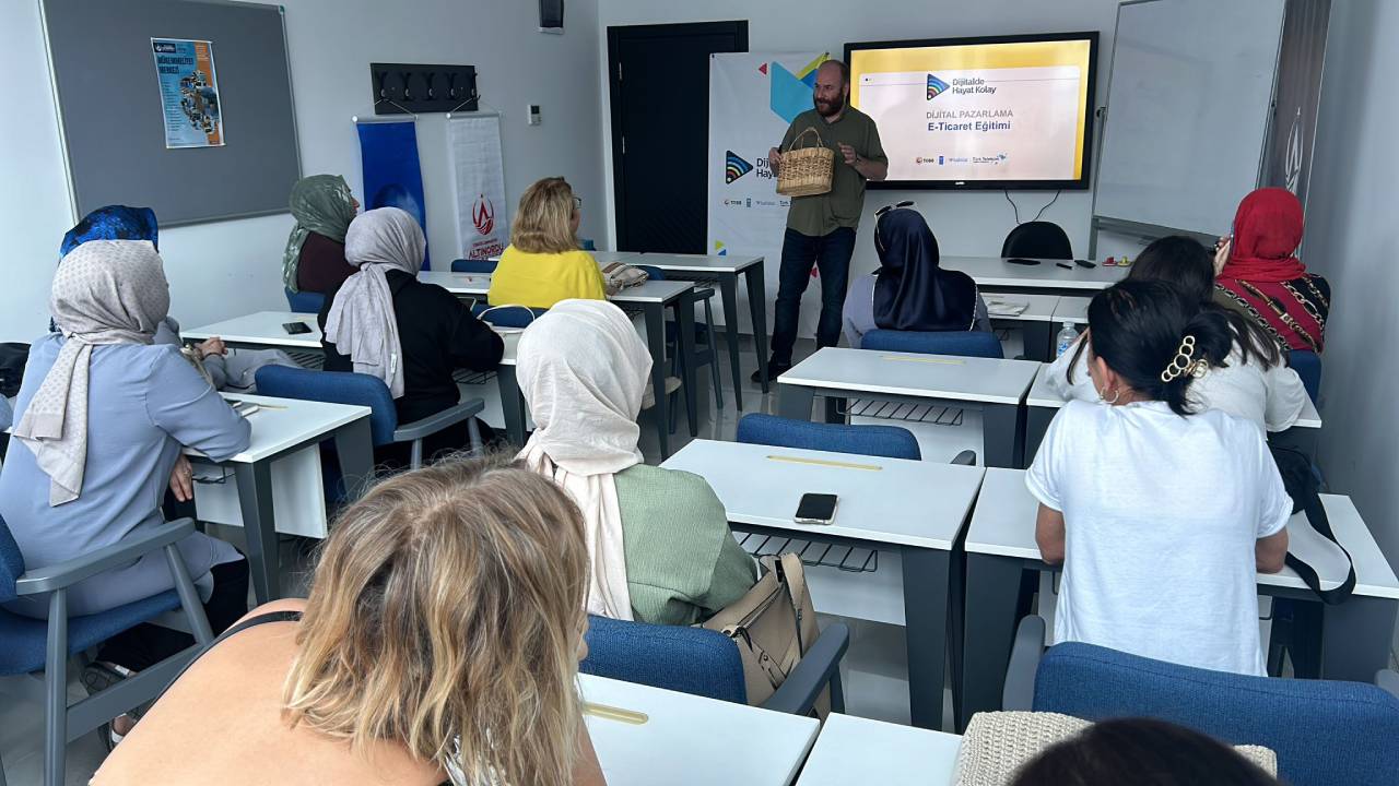 Dijitalde Hayat Kolay projesi kapsamında girişimci kadınlara hibe desteği