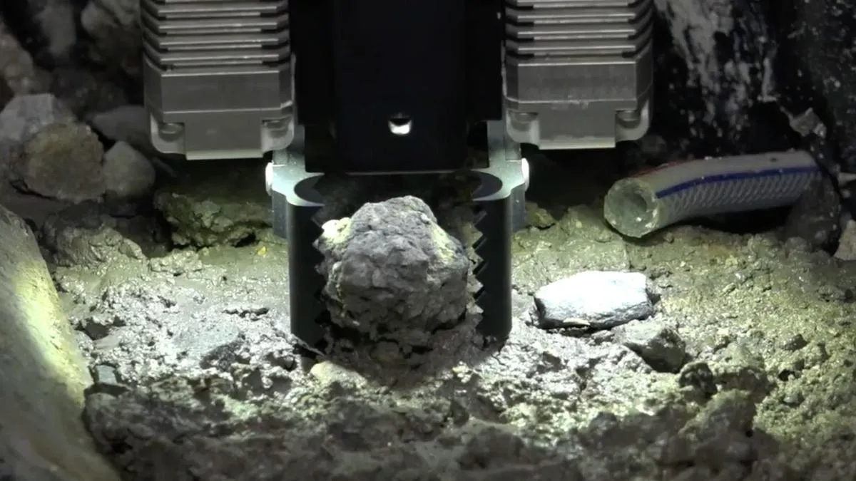 Robot kol nükleer yakıt temizliğine başladı!