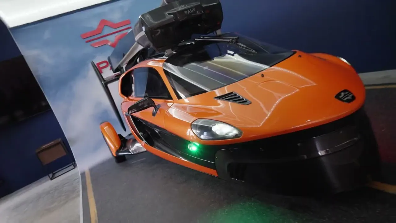 Uçan araba karayolu seyahat için hazır