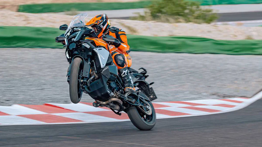 KTM, yeni motosikletiyle teknoloji gösterisi yaptı!