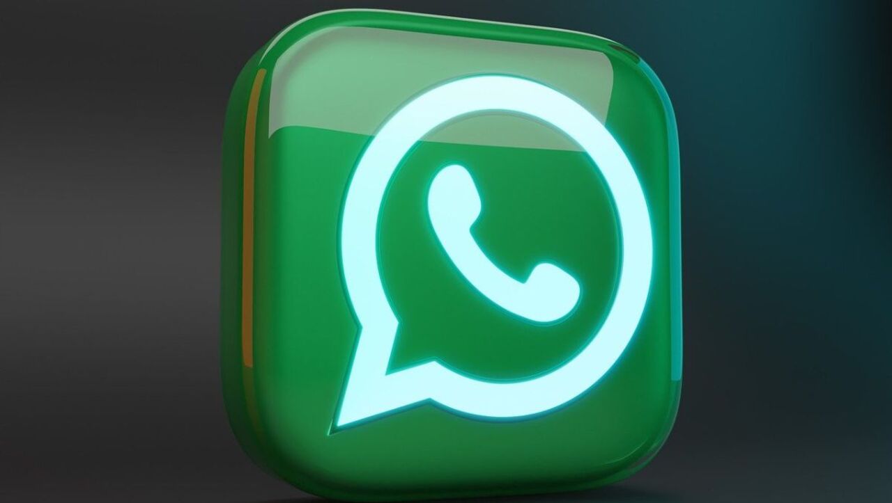 WhatsApp kimlik karışıklığını çözmek için yeni renkli ikonları test ediyor