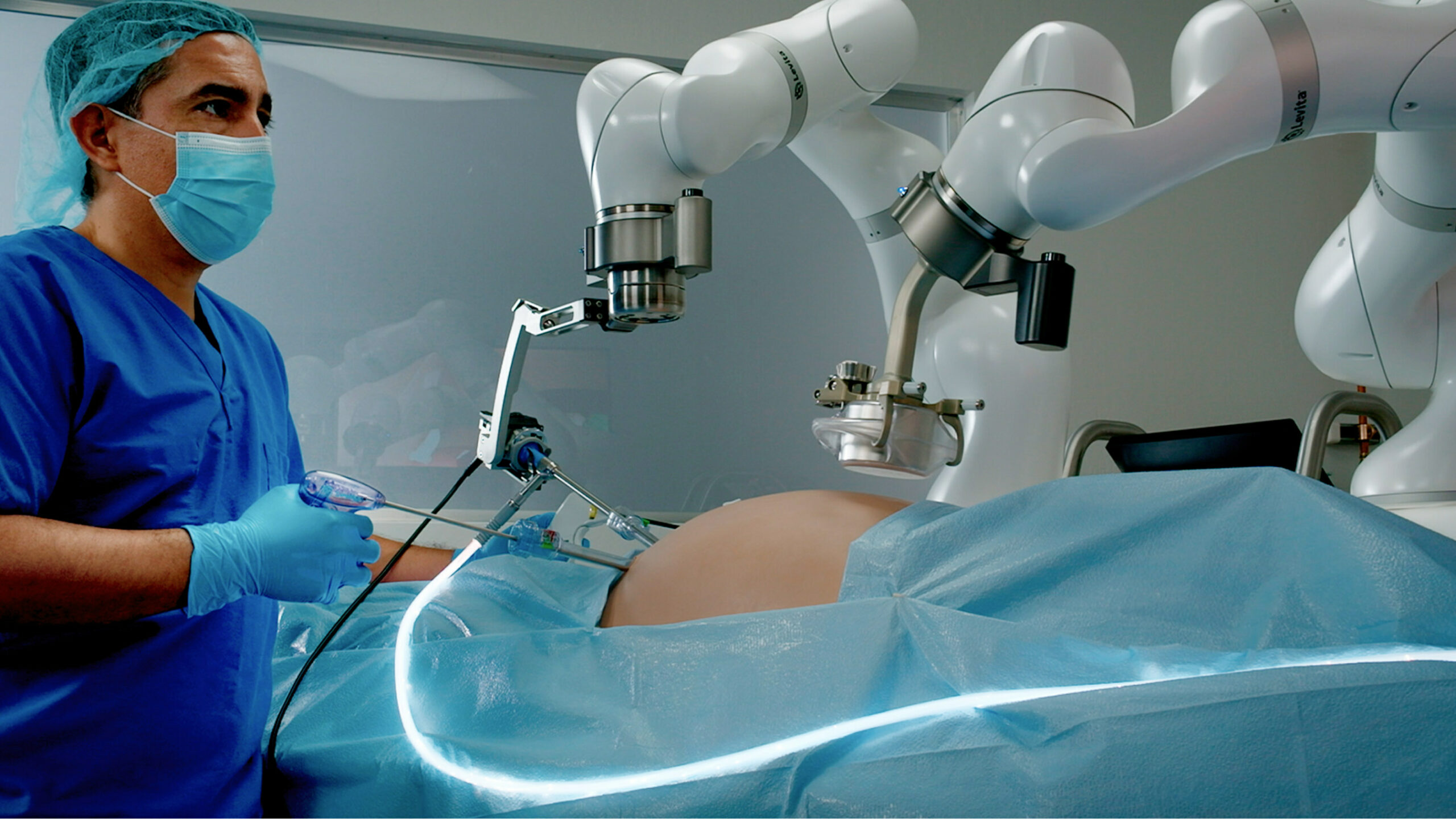 İki robotla ameliyat başarılı geçti!