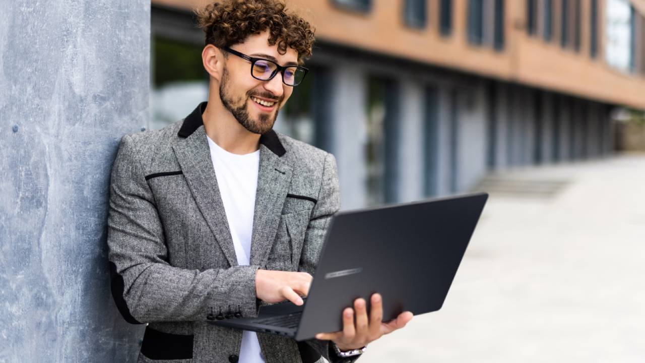 Yapay zeka destekli ASUS ExpertBook B3 serisi tanıtıldı!