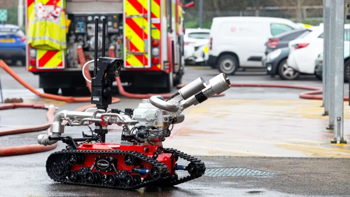 Birleşik Krallık’ta yangın söndürme robotu hizmete başlıyor!