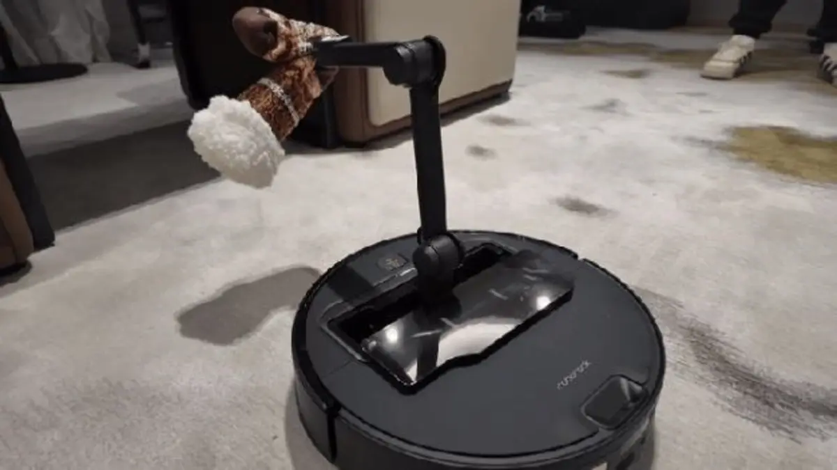 Dünyanın ilk robot kollu süpürgesi görücüye çıktı!