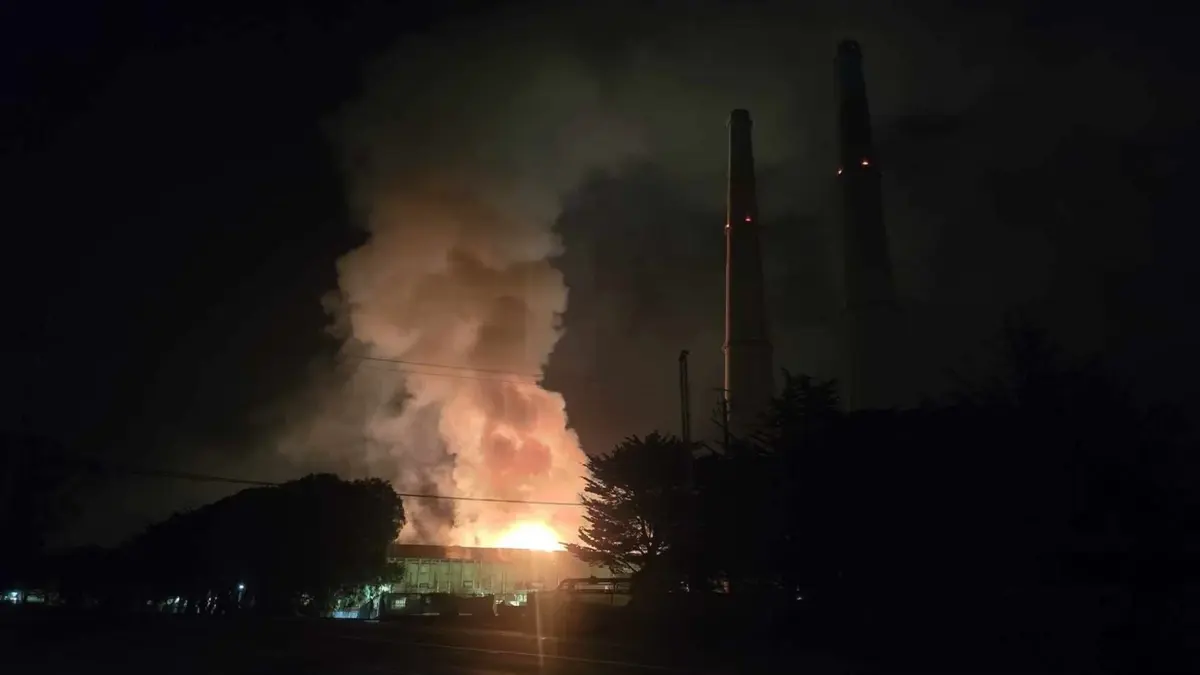 Dünyanın önde gelen enerji depolama tesisi, yangına teslim oldu!
