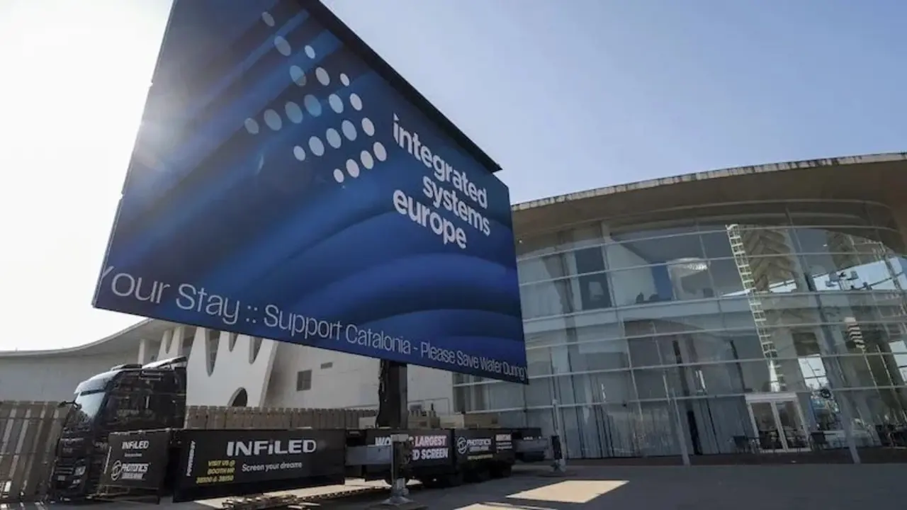 Dünyanın en büyük mobil LED ekranı tanıtıldı!