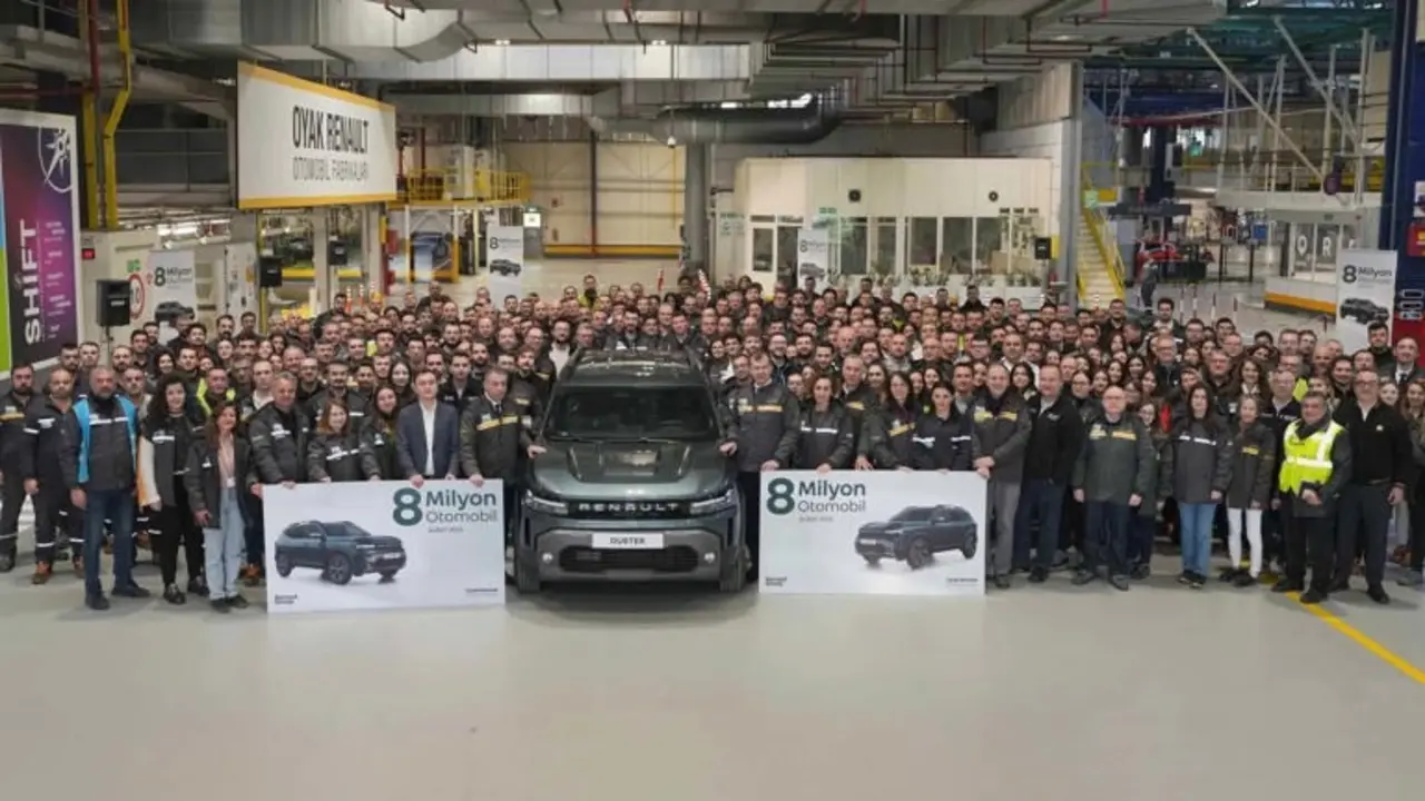 Oyak Renault, otomobil fabrikasında 8 milyonuncu aracı üretti!