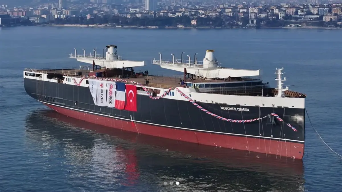 Dünyanın en uzun yelkenli kargo gemisi faaliyete geçti!