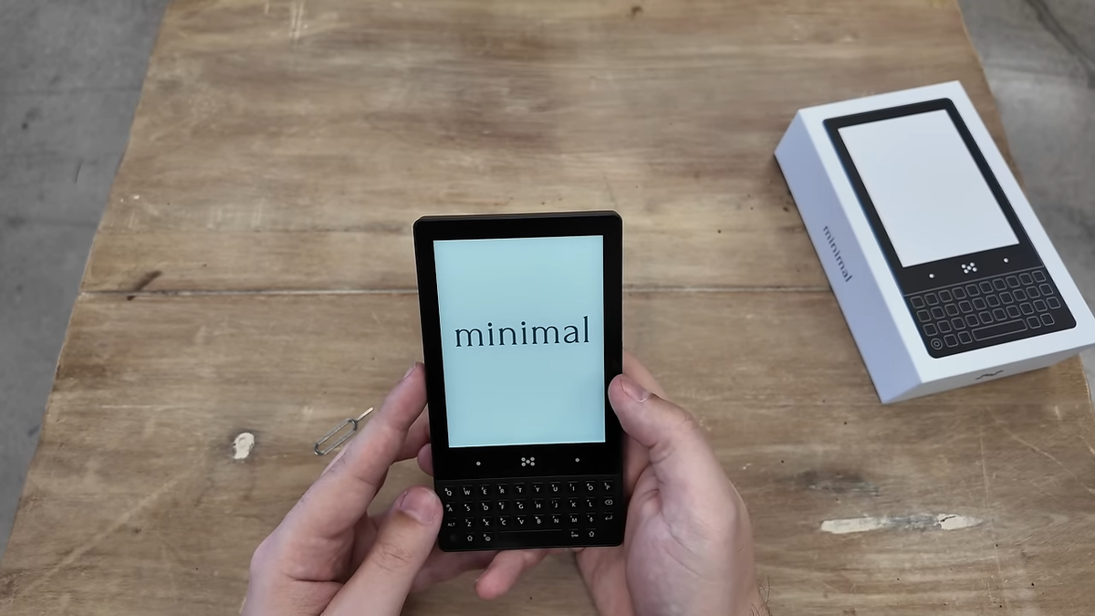 Minimal Phone, e-ink ekran ve fiziksel klavye ile gelecek!