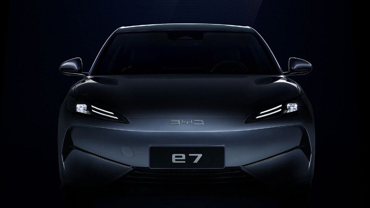 BYD yeni elektrikli sedan modeli e7’yi tanıttı