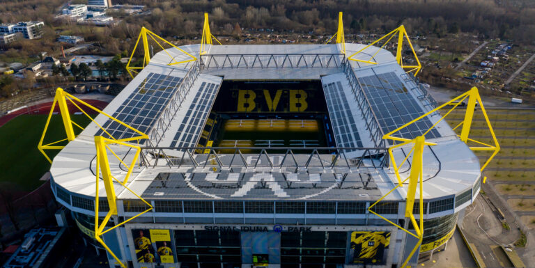 Güneş enerjili stadyum