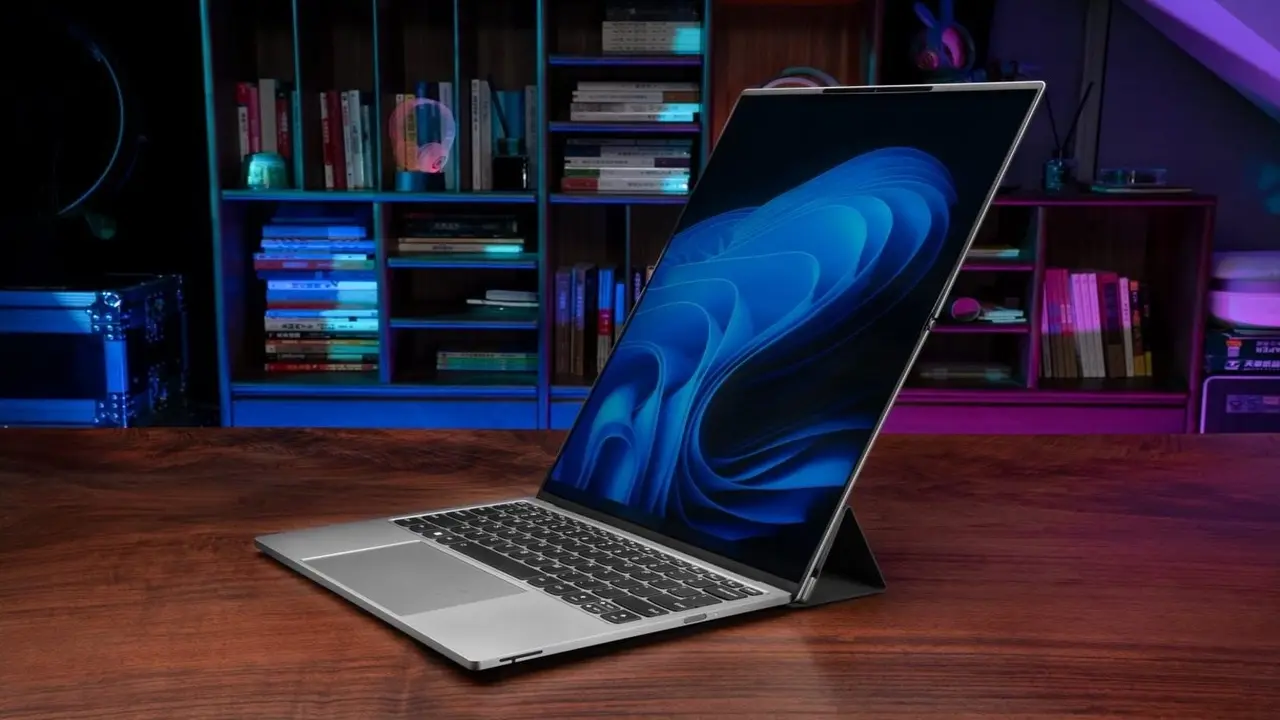 Lenovo, katlanabilir ekranlı konsept bilgisayarını tanıttı!