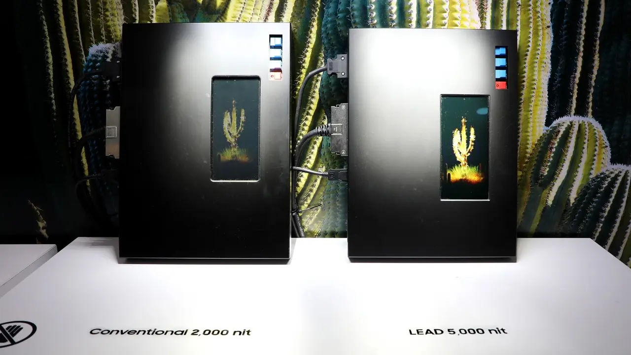 Samsung, 5.000 nit parlaklık sunan OLED panelini tanıttı!
