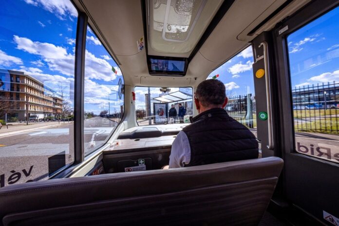 Sürücüsüz servis otobüsü