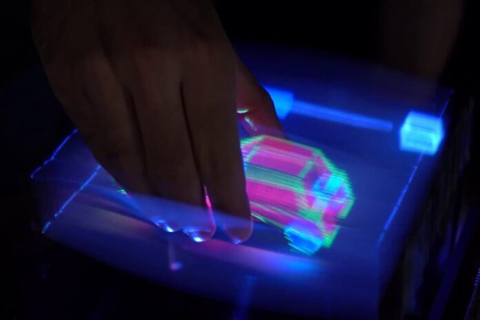 Etkileşimli 3D hologram