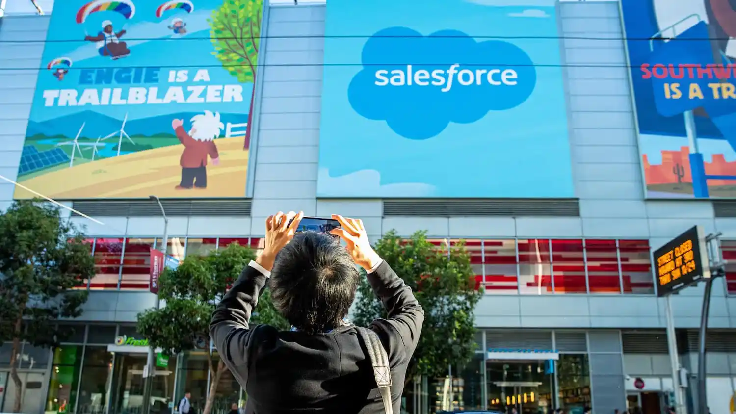 Salesforce, yapay zekâ hedefleri için 8 milyar dolara şirket satın aldı!