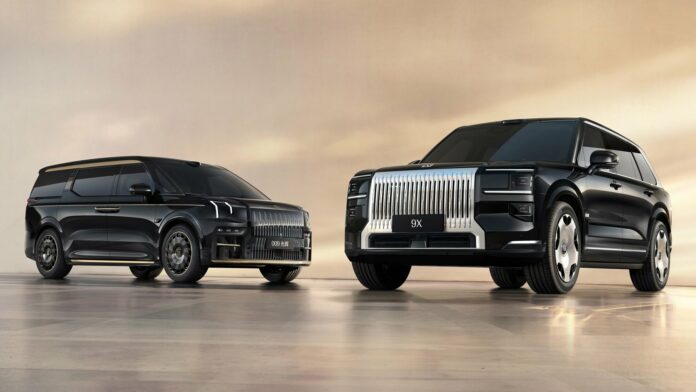 Geely hibrit SUV