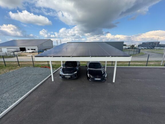 Güneş enerjili otoparklar