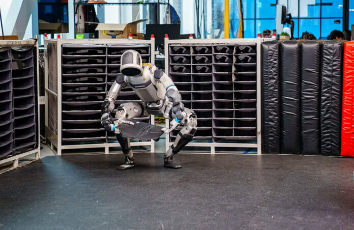 Hyundai fabrikalarında Atlas Robotlar çalışmaya başladı!