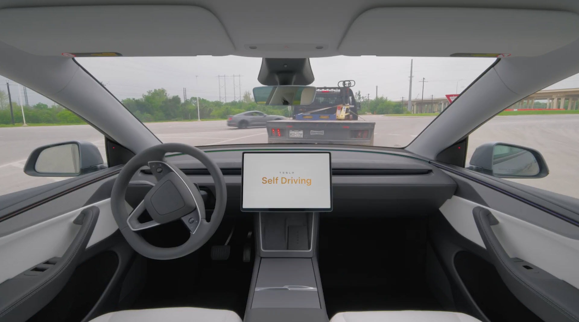 Tesla coğrafi sınırlamalarla ile otonom sürüş yapacak