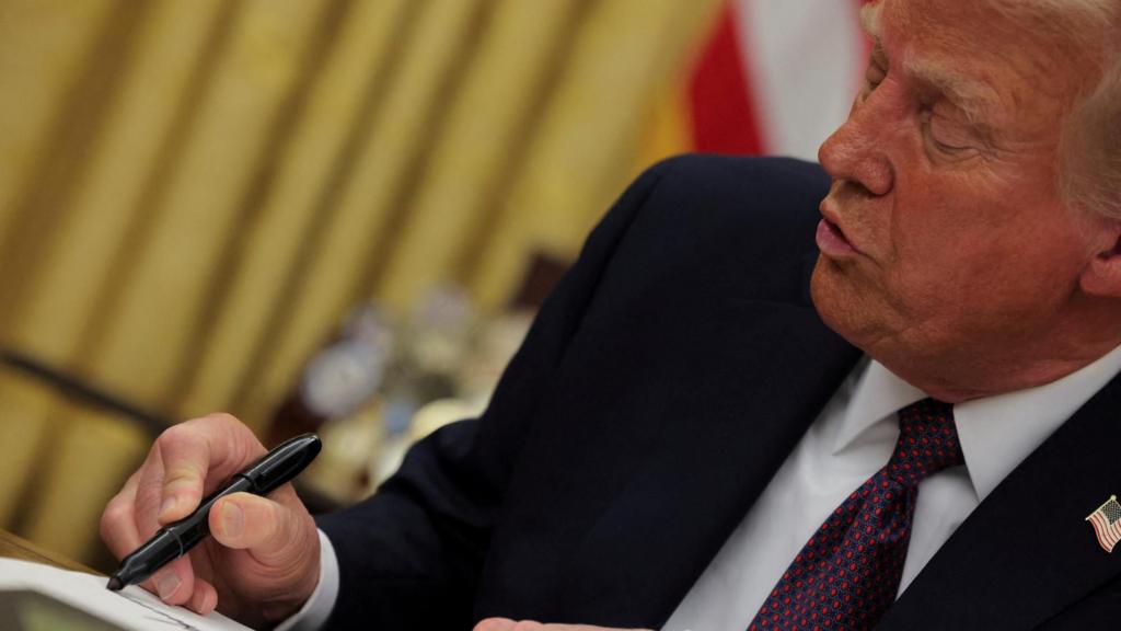 Trump telif hakları yöneticisini kovdu