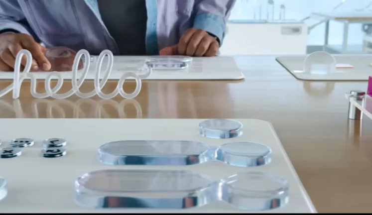 Apple Liquid Glass AR