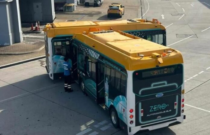 Havaalanında otonom otobüs kazası