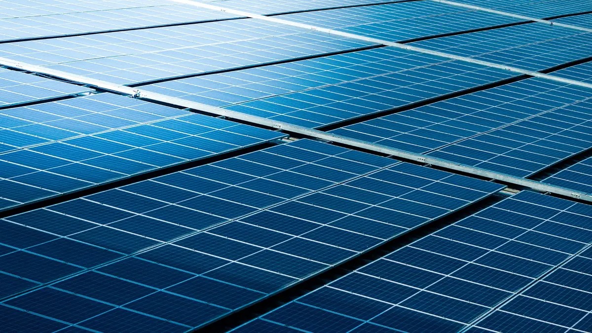 Loş ışıkta elektrik üreten panel geliştirildi
