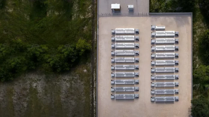 Tesla şebeke pil tesisi