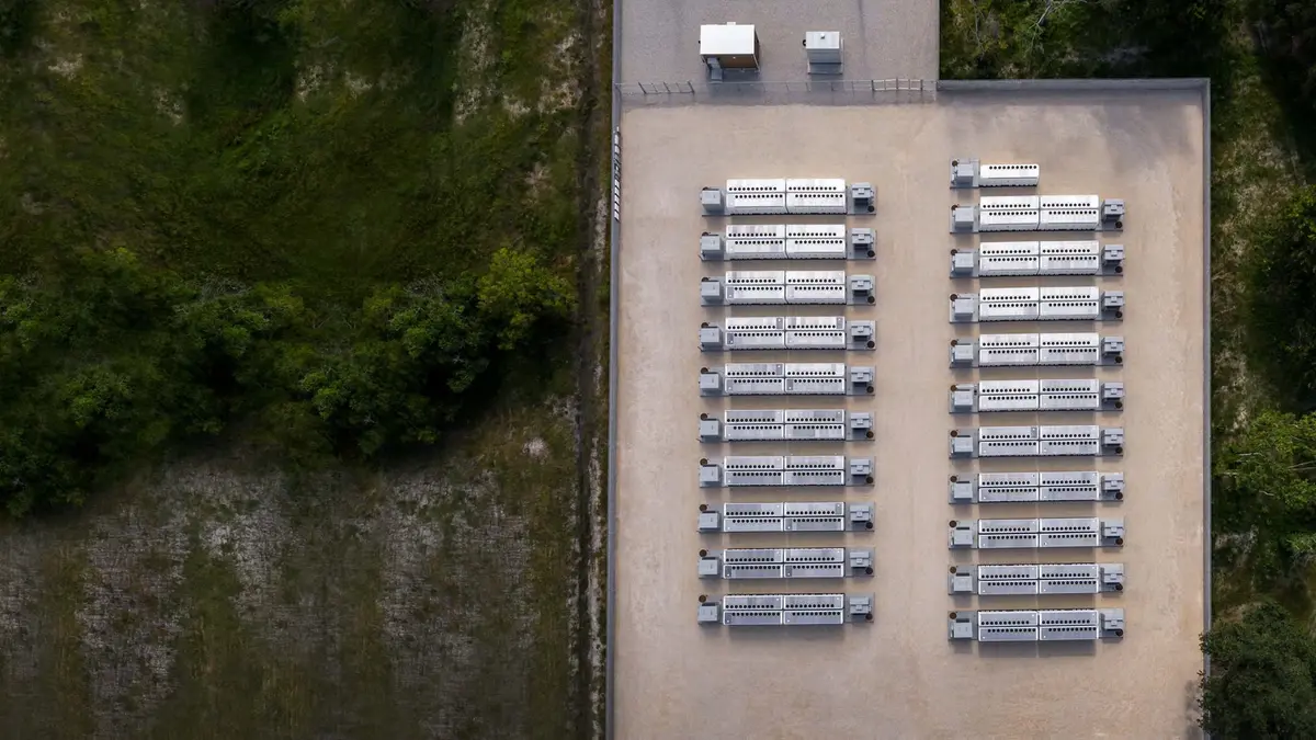 Tesla şebeke pil tesisi için anlaştı