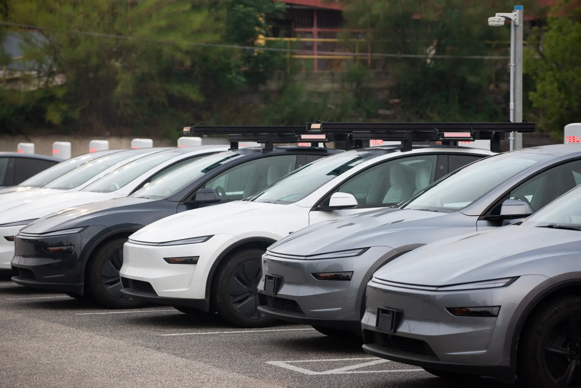 Tesla tam otonom robotaksi gösterimi yaptı