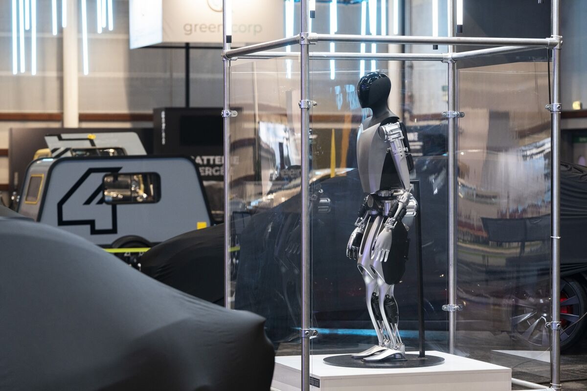 Tesla ticari sır için dava açtı