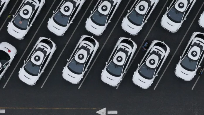 Tesla ve Google robotaksi