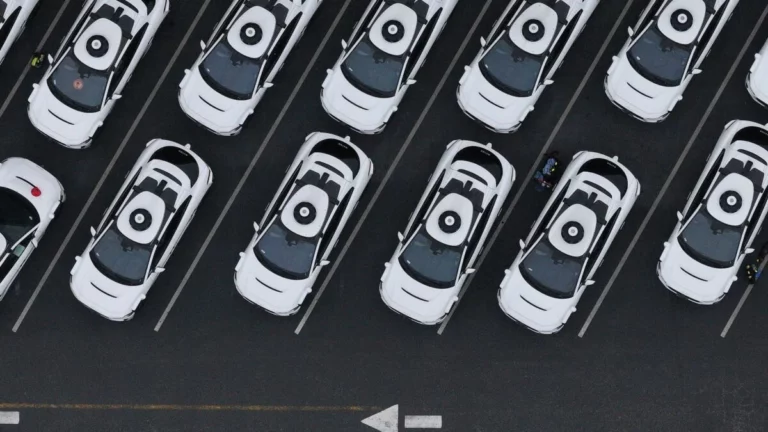 Tesla ve Google robotaksi