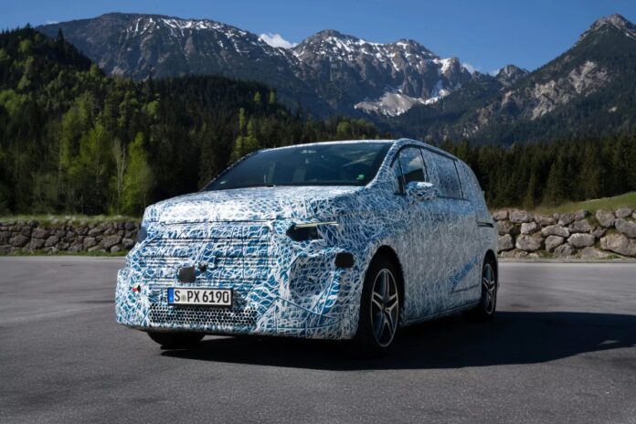 Mercedes elektrikli minibüs