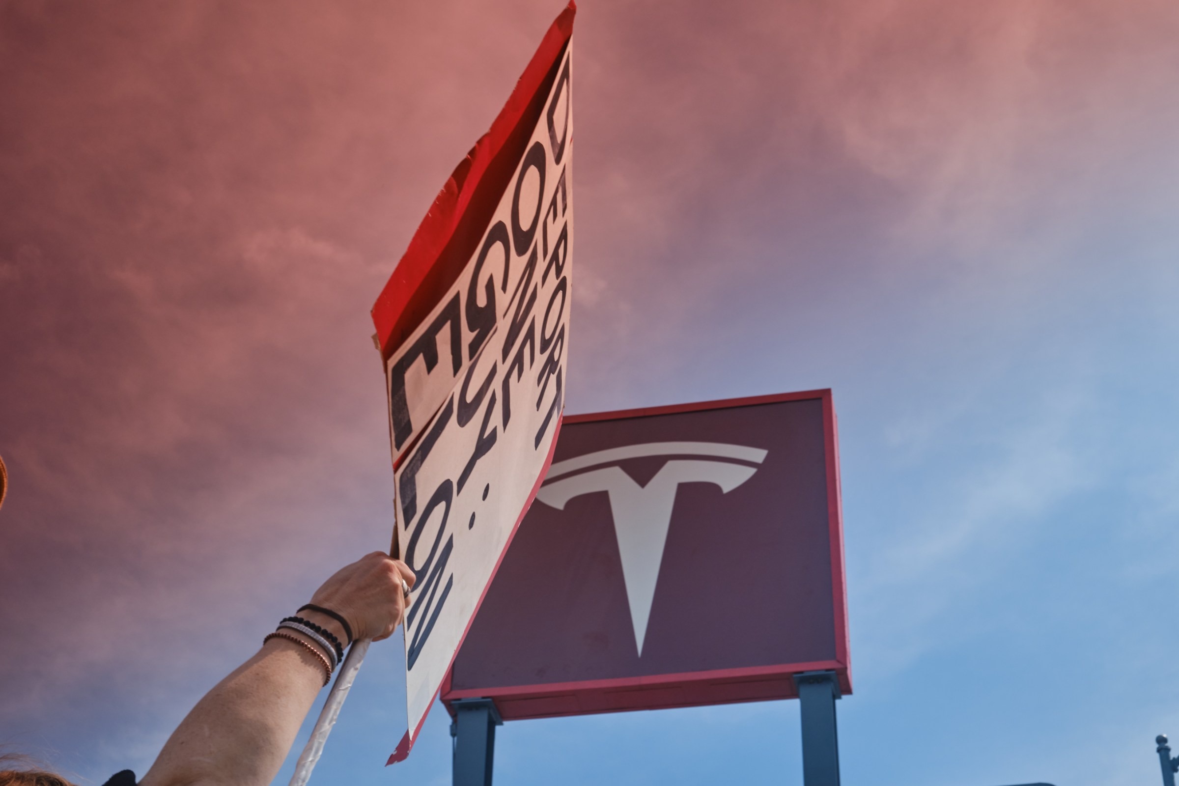 Tesla ikinci çeyrek teslimatlarında sert düşüş yaşadı