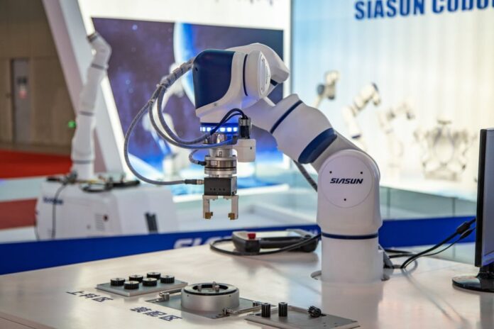 Endüstriyel robot kurulumu