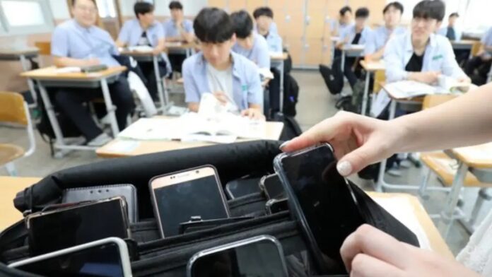 Sınıflarda telefon kullanımı
