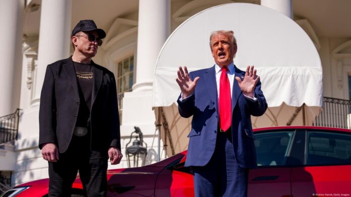 Trump ticari uzay uçuşları