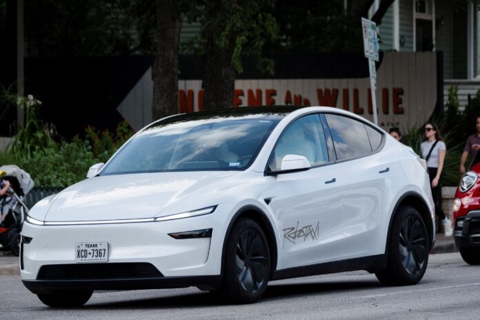 Tesla robotaksi testi