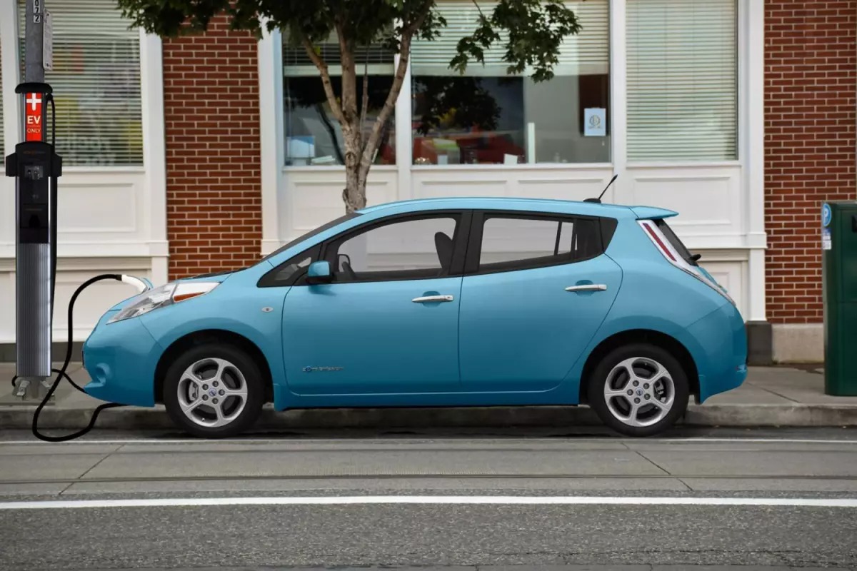 Sokak lambası şarj cihazı haline geliyor