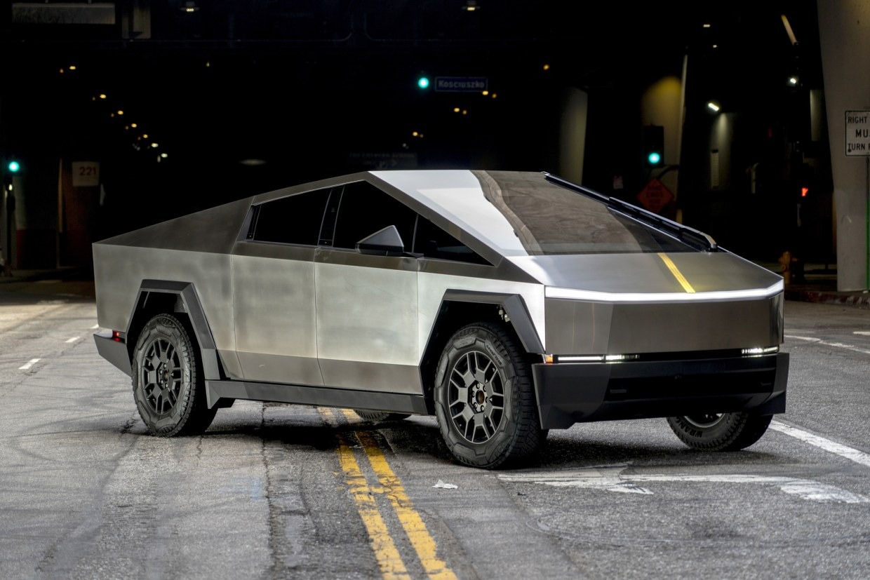 Tesla aydınlatma arızası nedeniyle araçlarını geri çağırdı