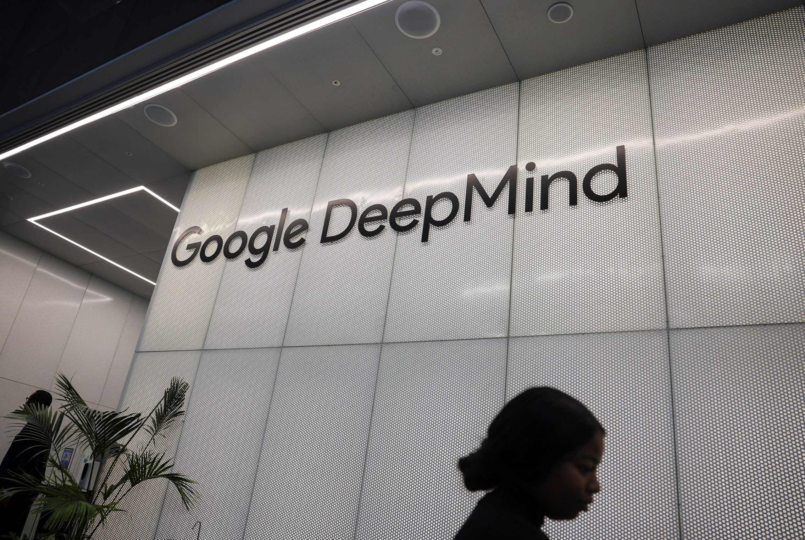 Google DeepMind yapay zeka laboratuvarı açıyor