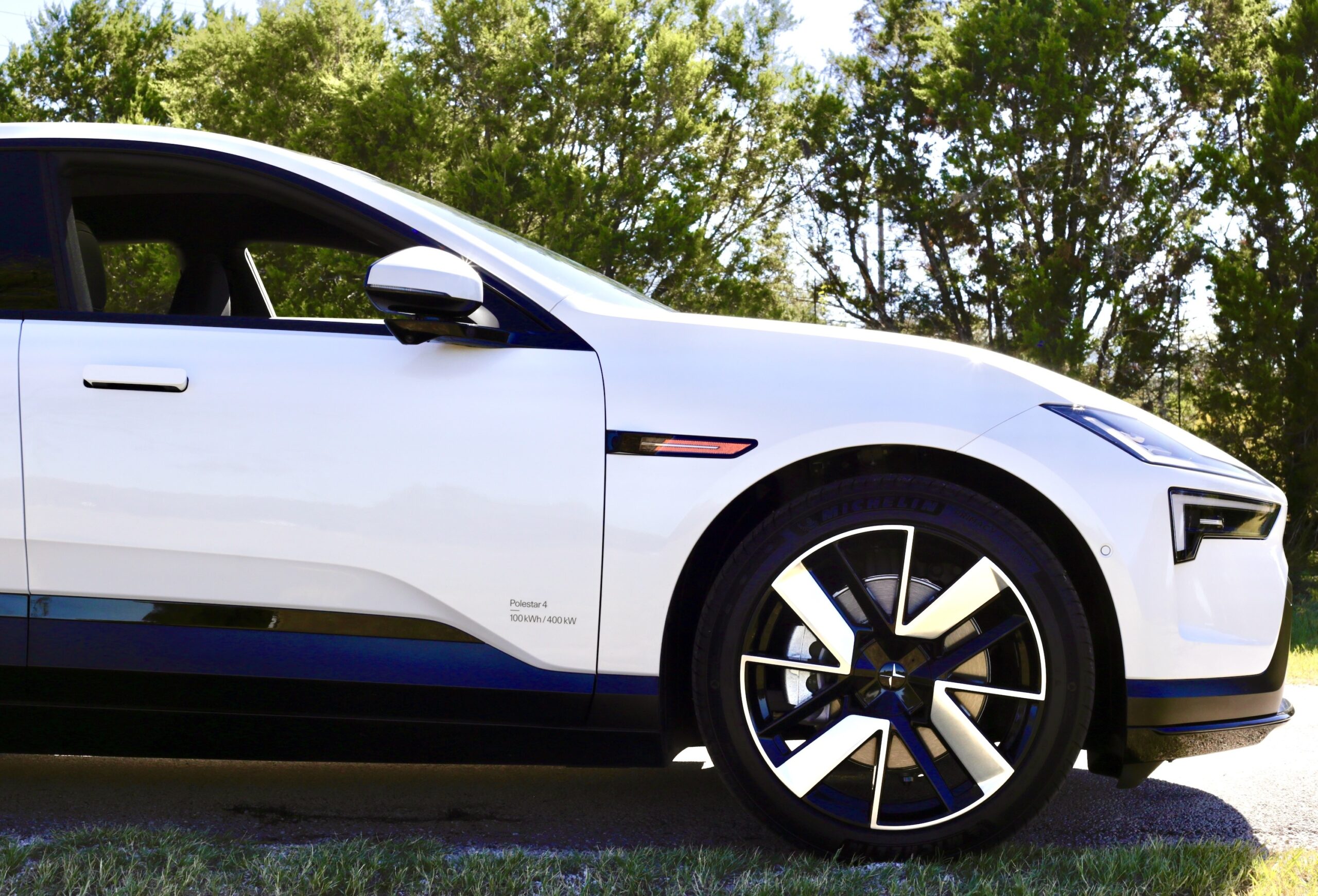 Polestar 4 tasarım ve özellikleriyle minimalizmi öne çıkarıyor