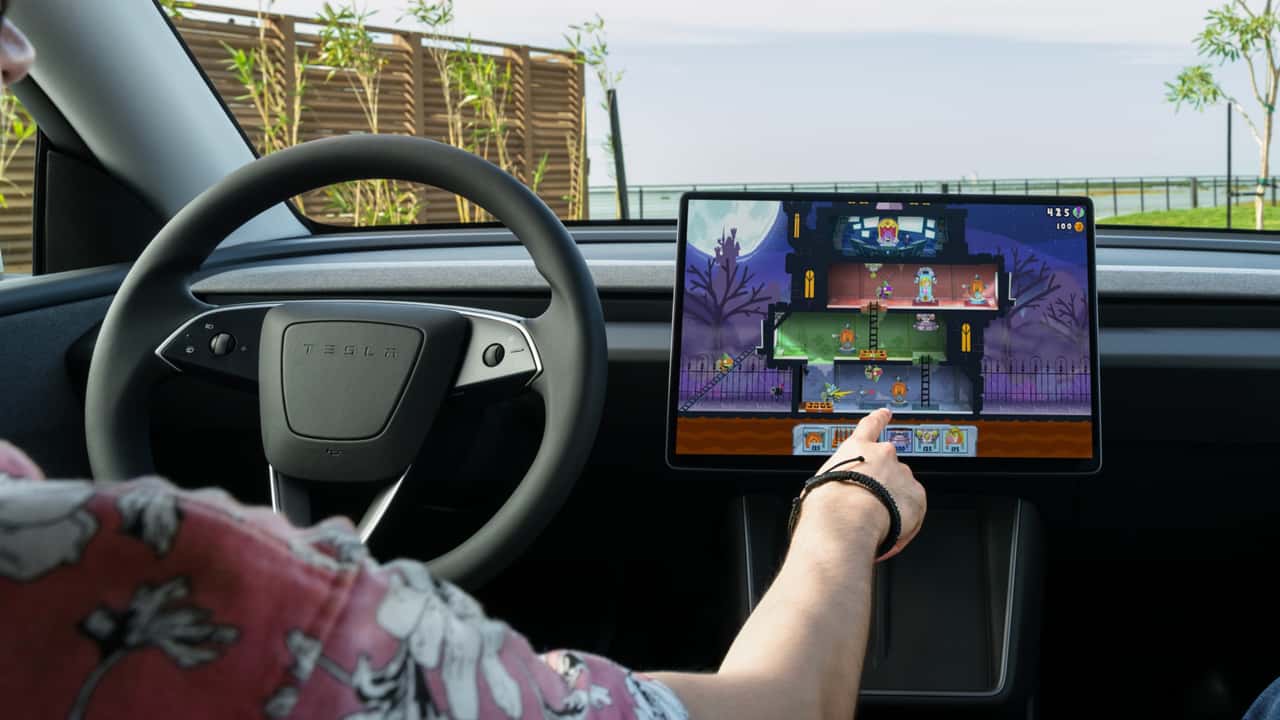 Tesla CarPlay için beklenen adımı attı