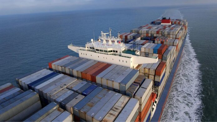 Toryumla çalışan kargo gemisi