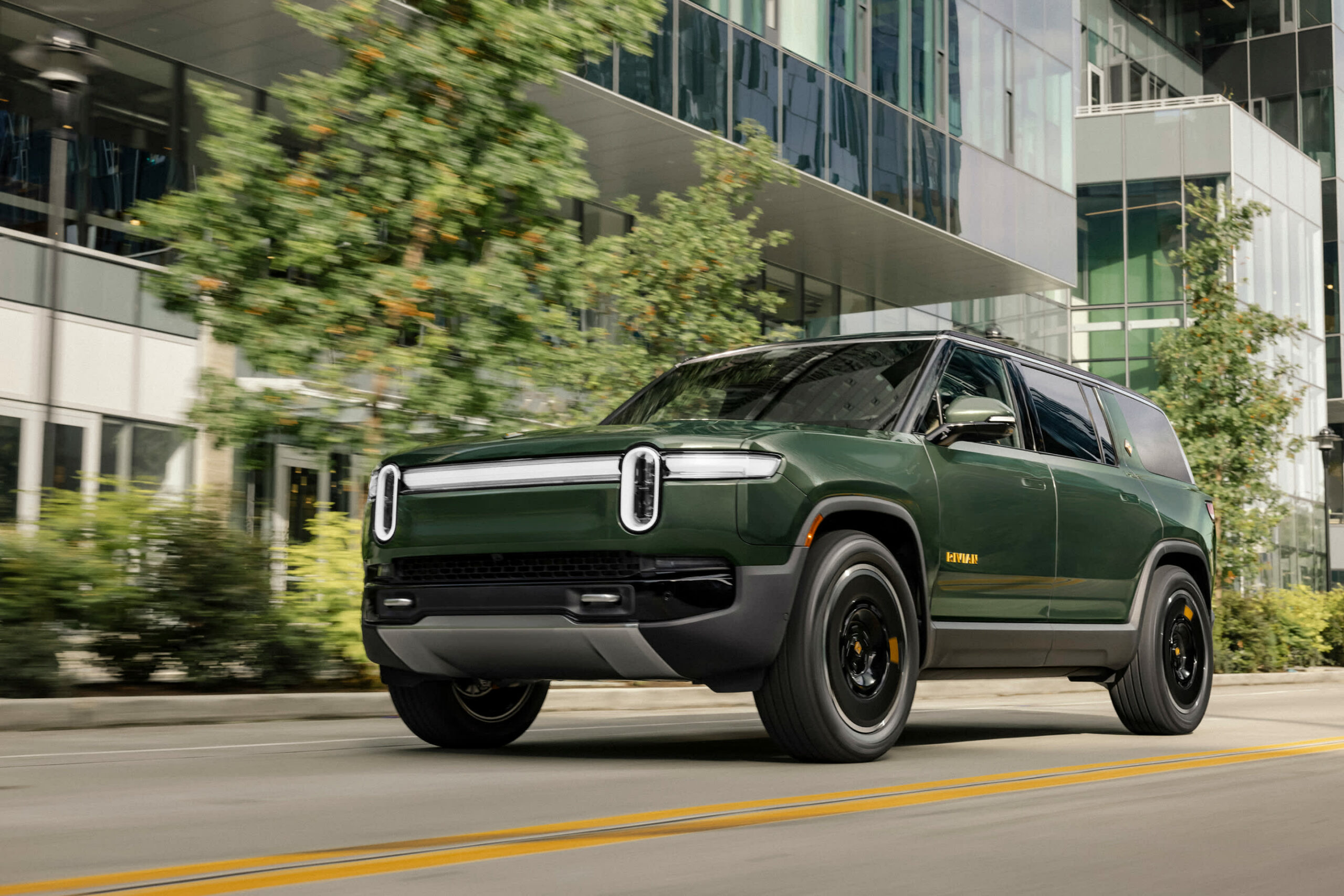 Rivian yapay zeka destekli asistanı elektrikli araçlara geliyor